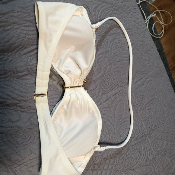 Victoria Secret bikini - Picture 3 of 6